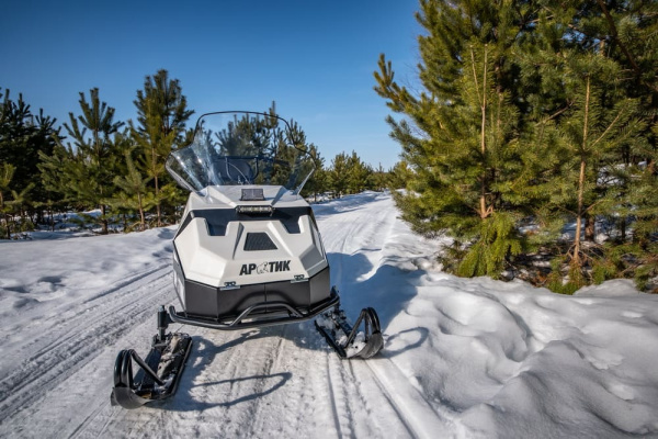 Снегоход БТС Арктик - 4Т Люкс 27 л.с.. эл. запуск. реверс. тормоз. белый (машинокомплект) | Мототека Снегоход БТС Арктик - 4Т Люкс 27 л.с.. эл. запуск. реверс. тормоз. белый (машинокомплект) | Мототека